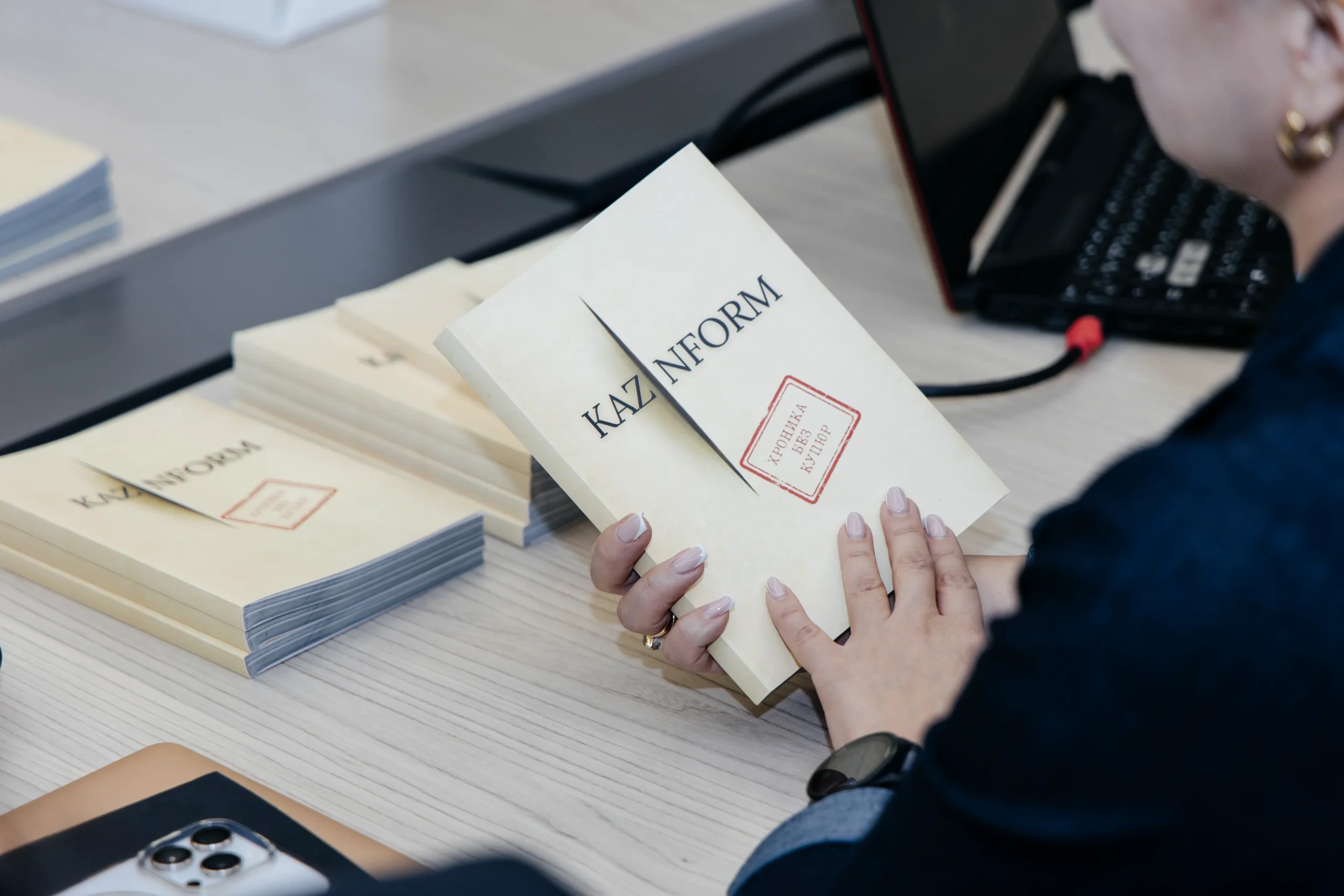 Хроника без купюр: MNU получил в дар книги к 105-летию Kazinform