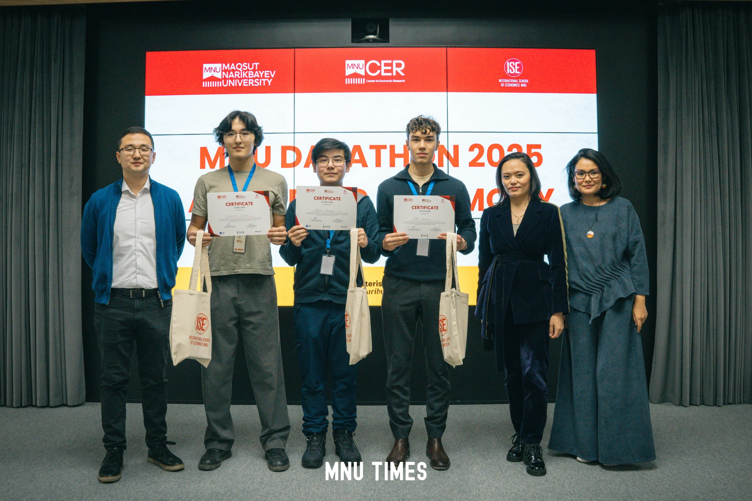 Столичные школьники стали обладателями гранта на обучение в MNU