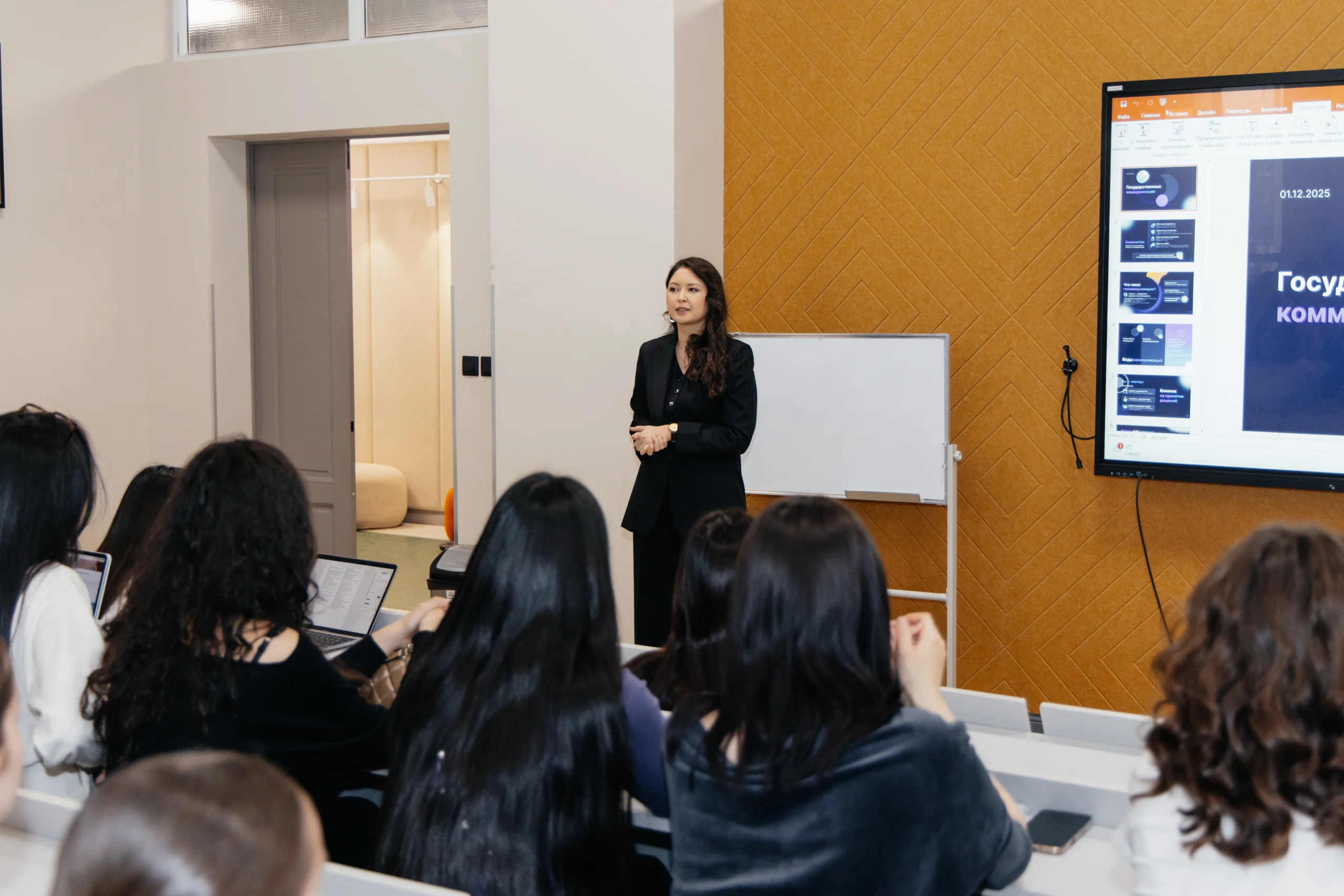 Будущим журналистам в MNU рассказали об особенностях госкоммуникаций