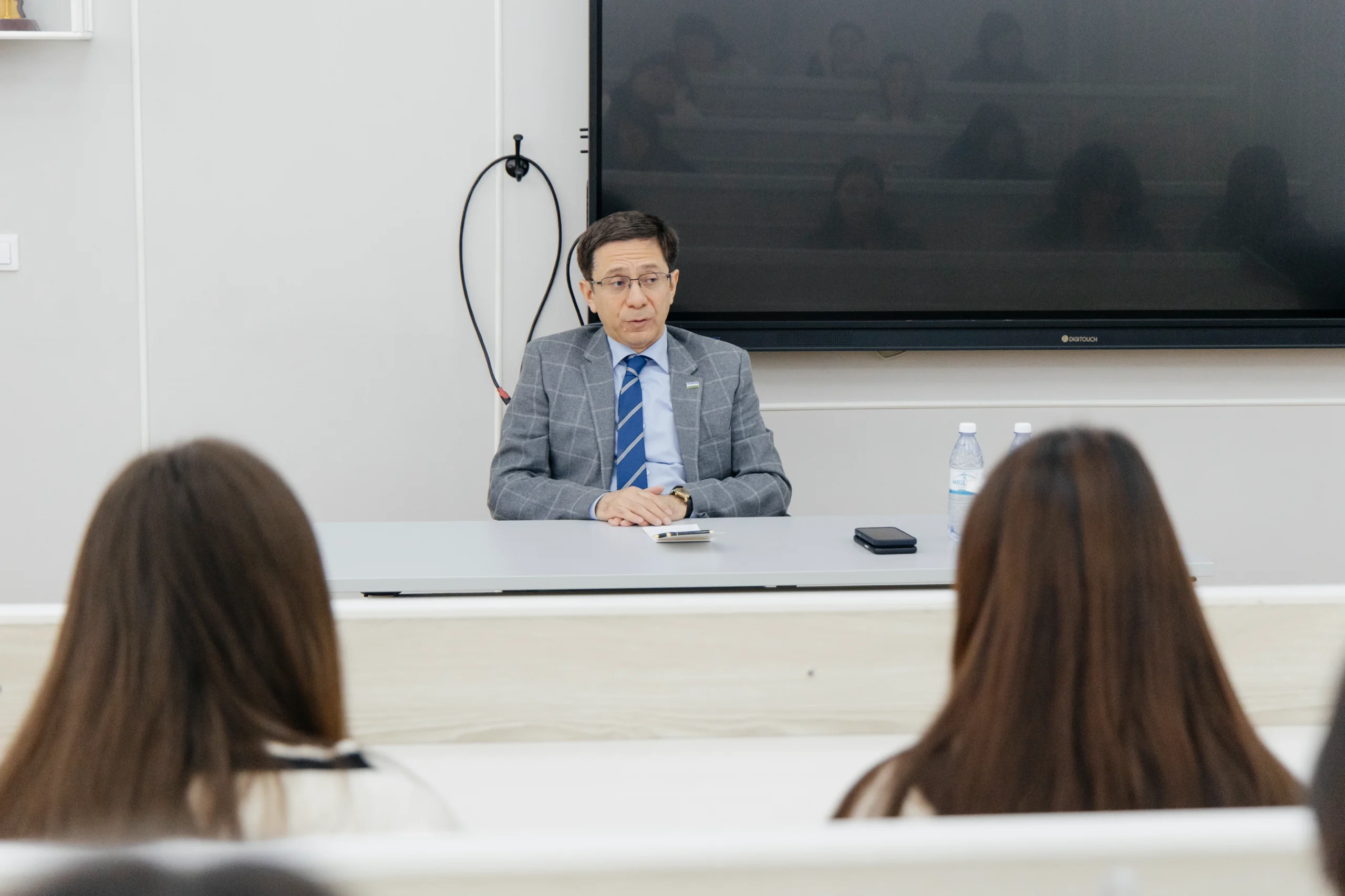 Өзбекстан Елшісі MNU-да дәріс оқыды