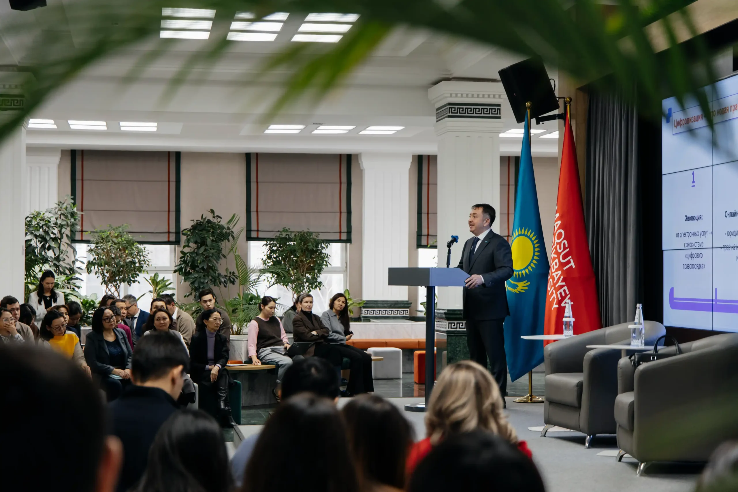 Министр юстиции посетил MNU