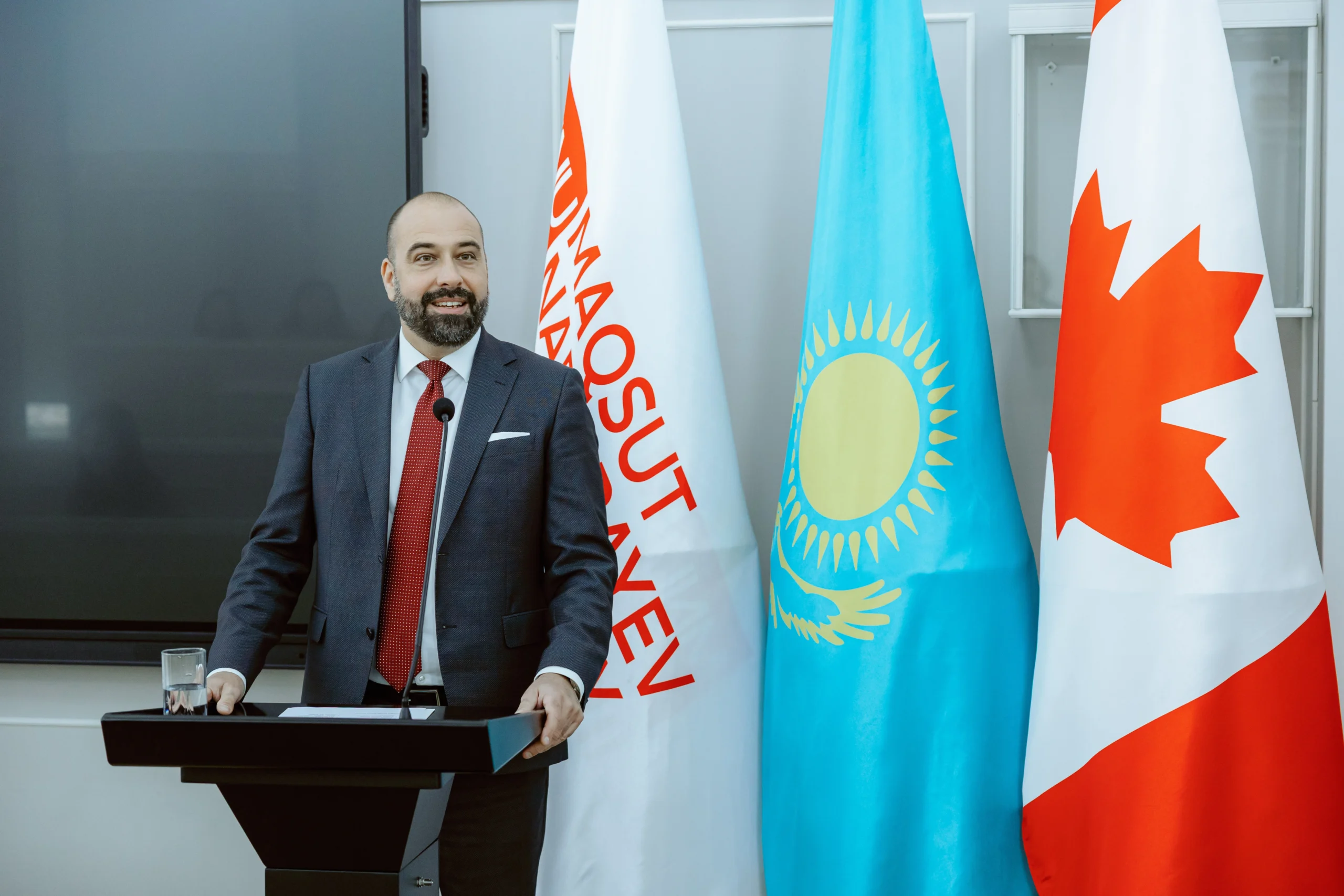 Возлагаю большие надежды на будущее казахской дипломатии – Посол Канады о лекции в MNU