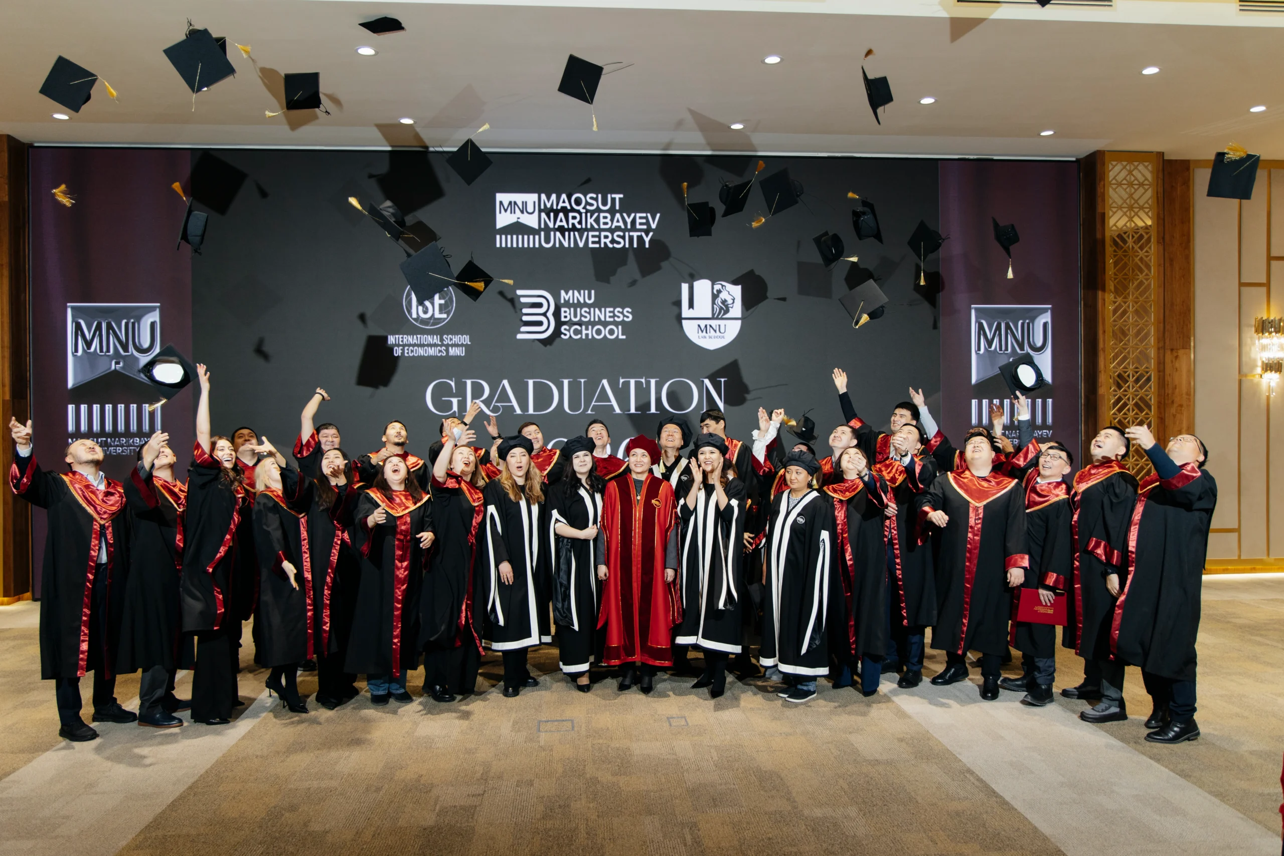 Управленцы нового поколения: в MNU вручили дипломы выпускникам программы МВА