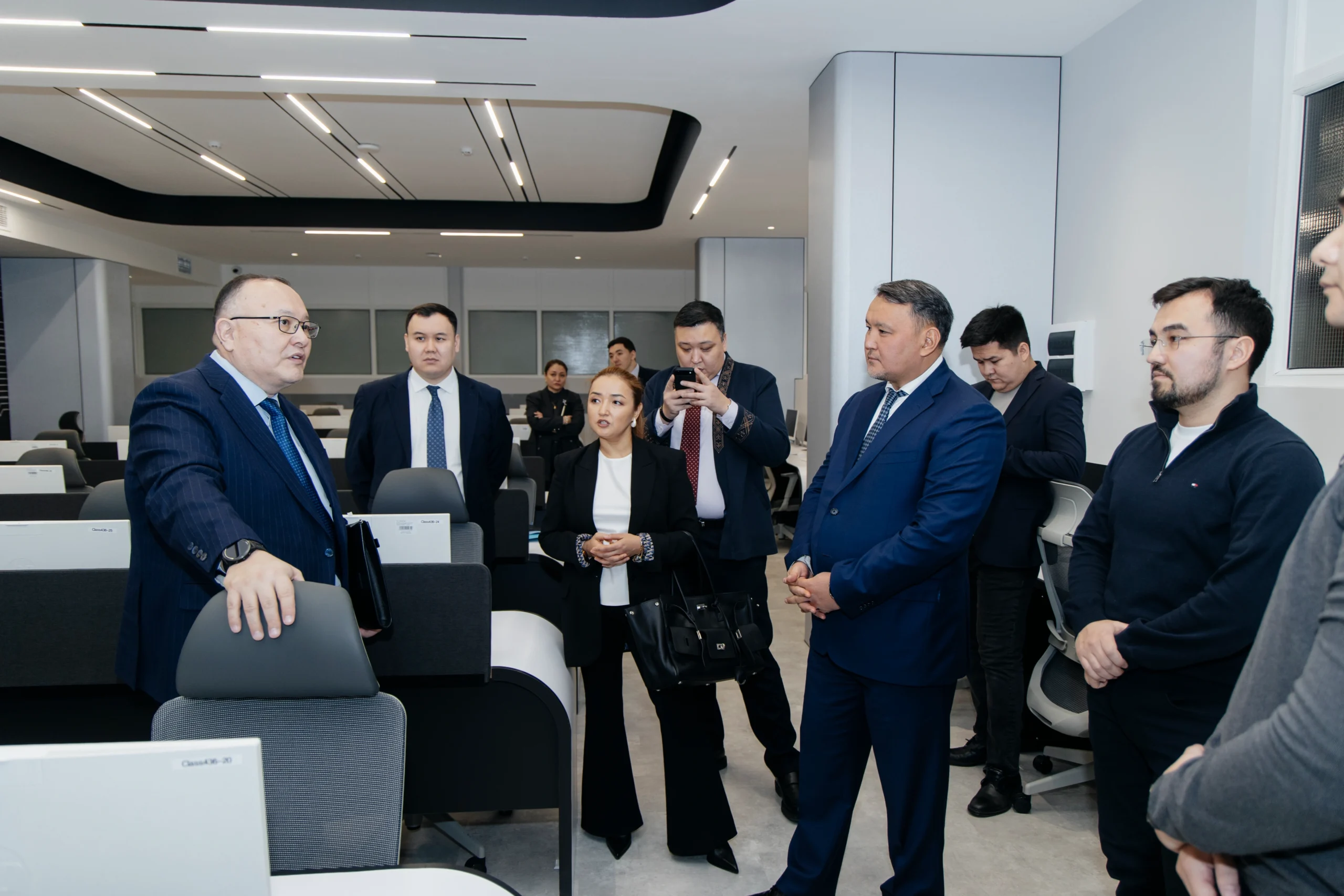 Assistant to the President of Kazakhstan Visits Maqsut Narikbayev University
