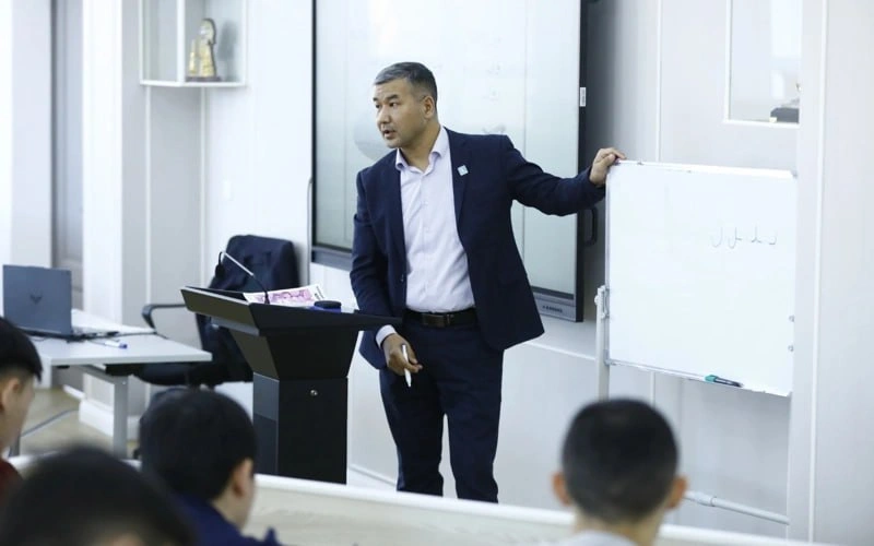 Студенты MNU осваивают алфавит «төте жазу»