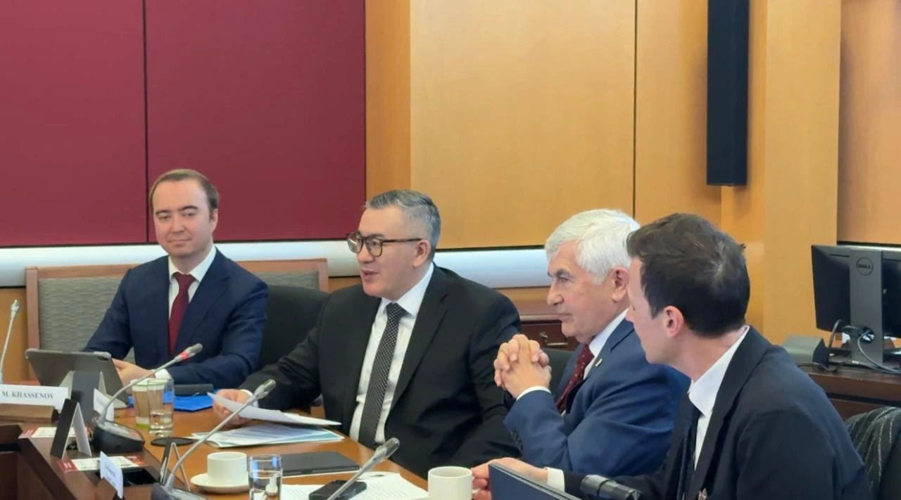 Жаңа Конституция: MNU профессоры Канада Сенатында сөз сөйледі