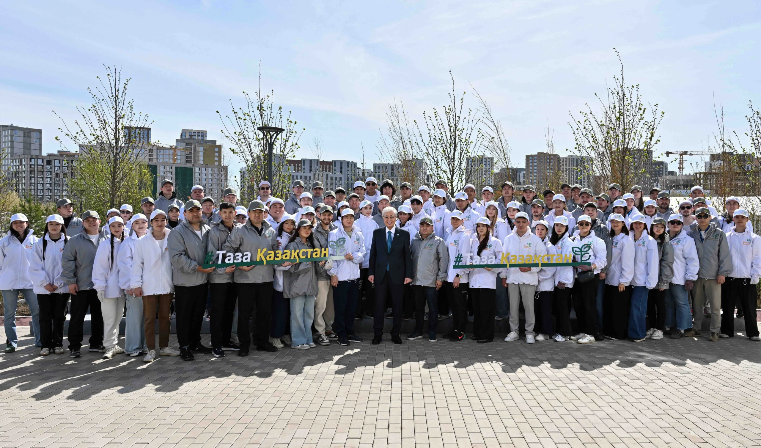 «Таза Қазақстан»: MNU студенттері елорданы абаттандыруға қатысты