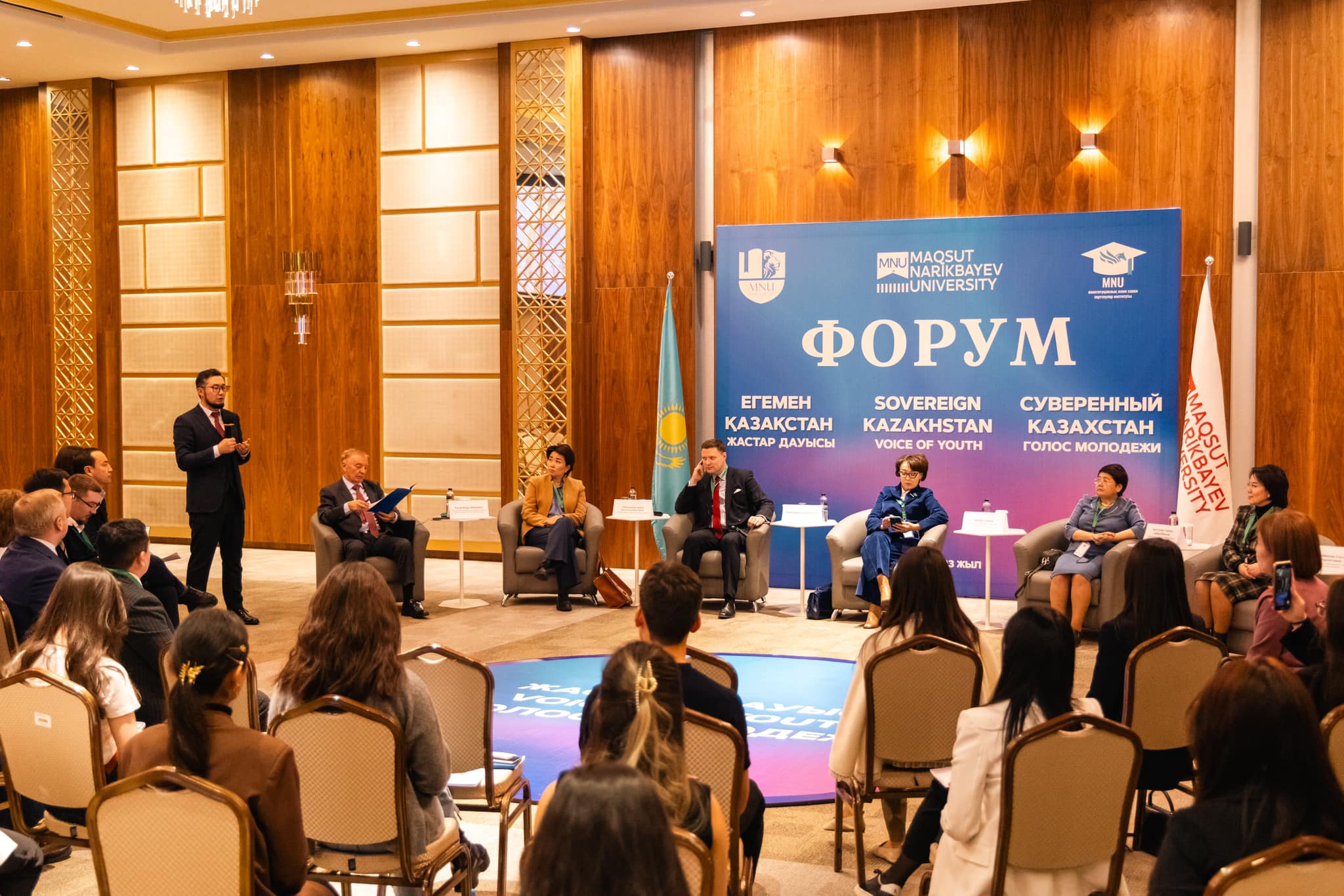 Республика күніне орай Maqsut Narikbayev University қабырғасында ” Егемен Қазақстан: Жастар Үні” іс шарасы өтті