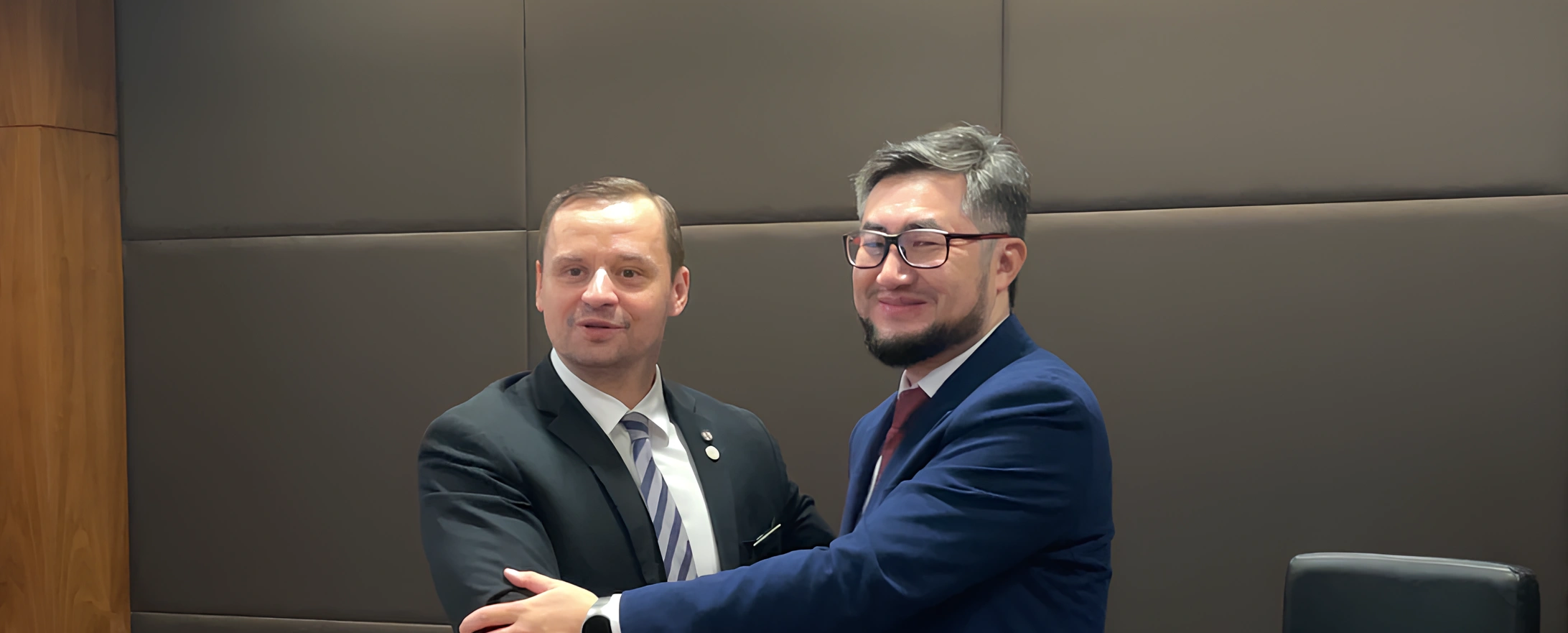 Қосарлы оқыту жүйесі туралы келісімге қол қою