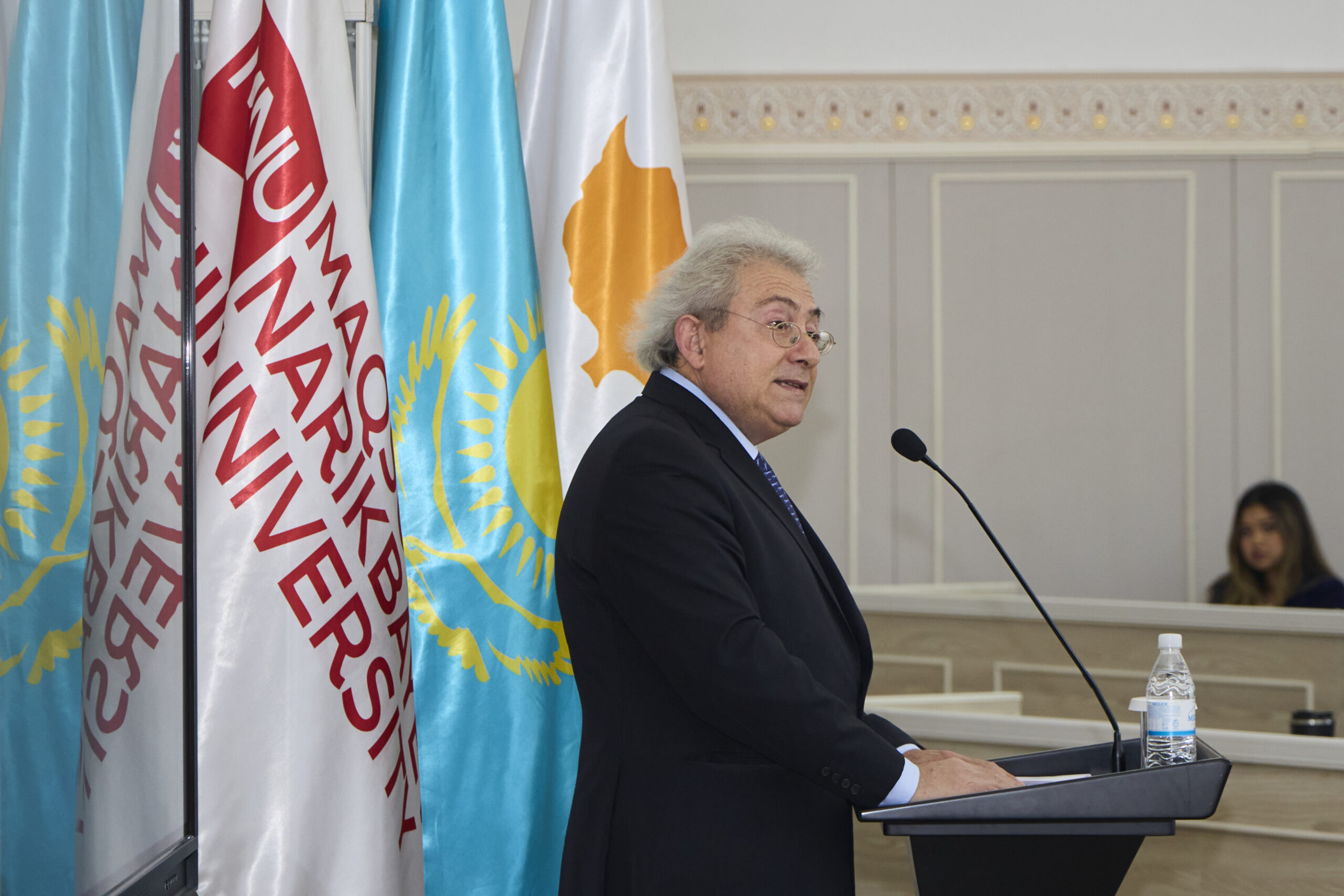 Ambassador of Cyprus Highly Praises the Level of MNU Students’ Preparation